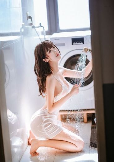 变成黑皮肤女孩和朋友在一起动画_高清免费观看超清