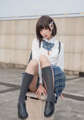老板一边开会一边摸秘书_1080完整视频观看